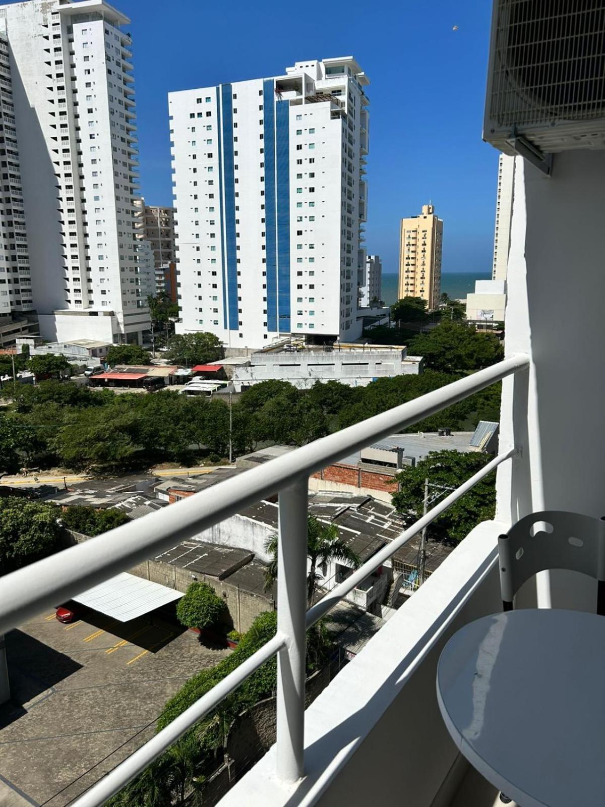 Entire With Amazing Views Tower 811